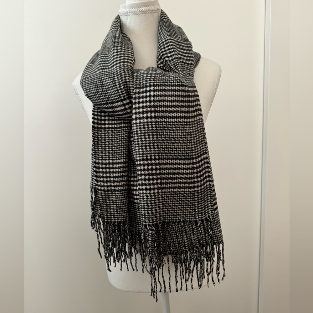 NWOT Cejon Black White Houndstooth Open Front Fringe Poncho Cape OS - Picture 7 of 11